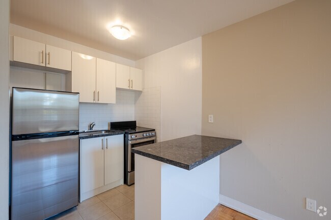 1BR, 1BA - 634SF - Kitchen - Goodwood Apartments