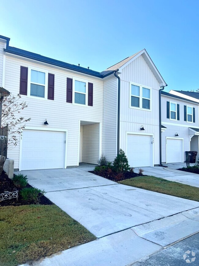 Building Photo - Welcome to your new townhouse