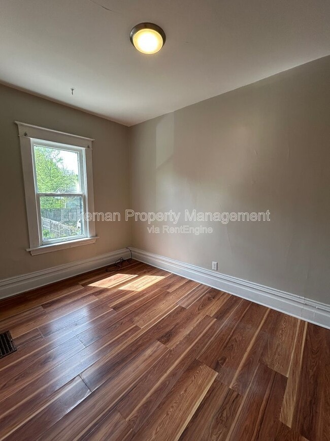 Building Photo - 1320 S Westnedge Ave Unit 4