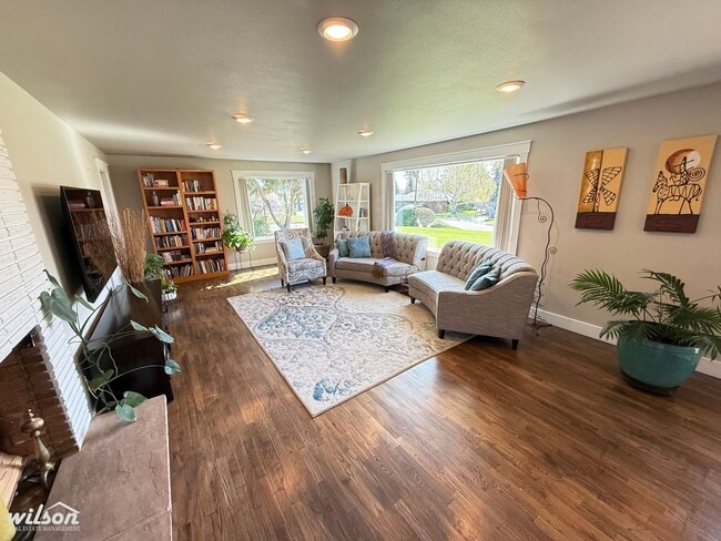 Photo - Beautiful Fully Furnished 3-Bedroom Home i...