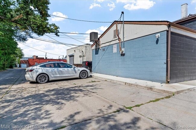 513 W Nine Mile Rd Unidad 1