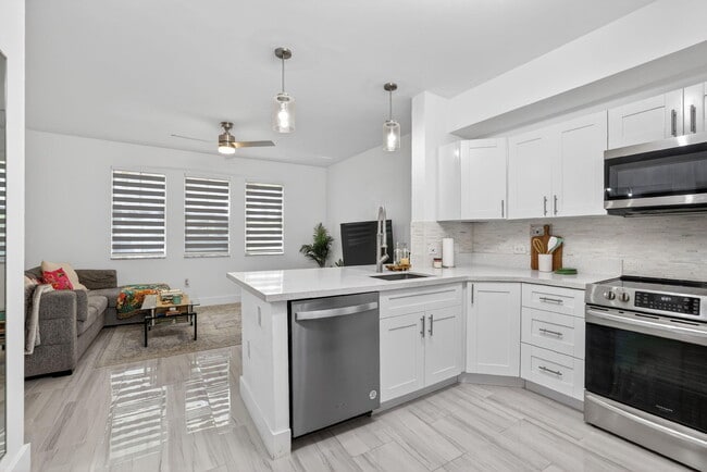 Photo - 533 NE 3rd Ave Unidad 138