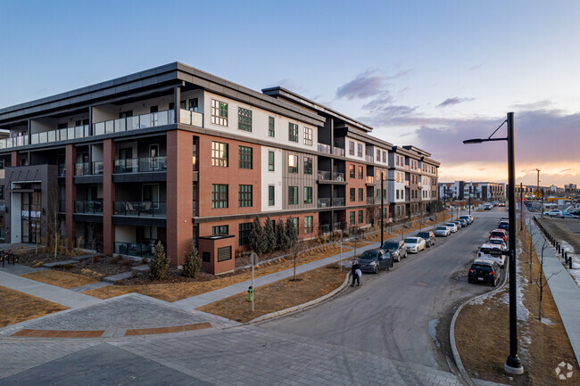 Building Photo - Esquire