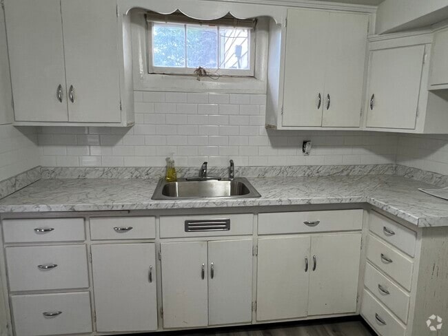 Building Photo - 353 Lawton St Unit Downstairs Rental