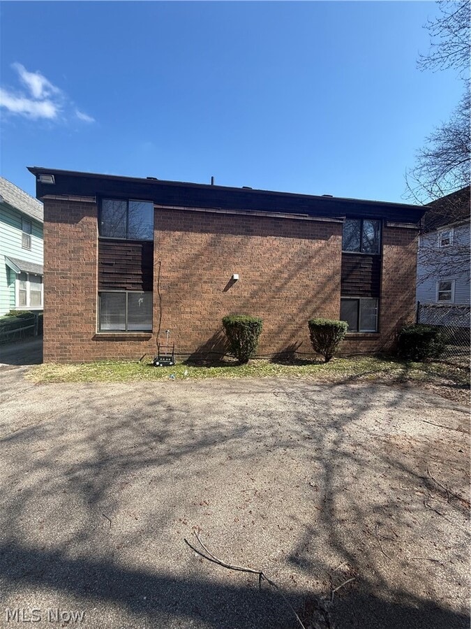 Photo - 662 Sumner St