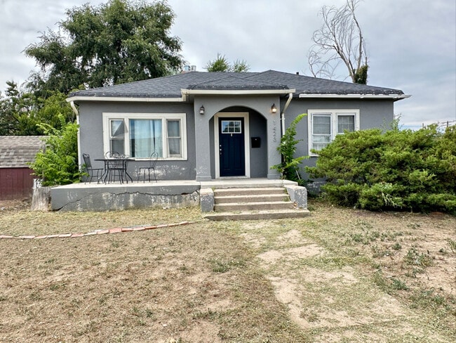 Building Photo - 1423 7th Ave Rental