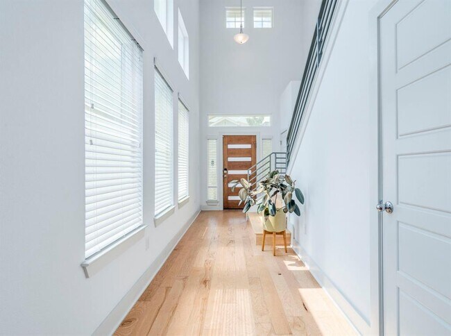 Building Photo - 2309 Hermia St Rental