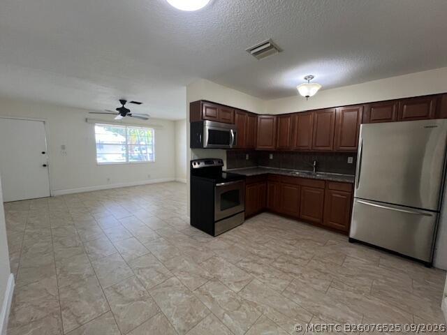2712 Peer Ln