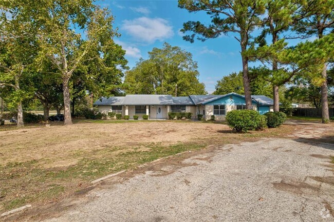 Building Photo - 106 Longhorn St Rental