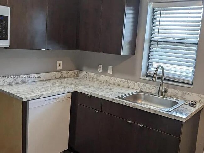 Photo - 617 Ixoria Ave Unit 2a