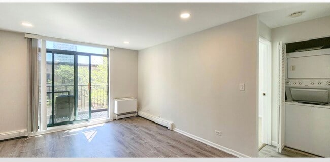 Photo - 3900 N Pine Grove Ave Unit 410