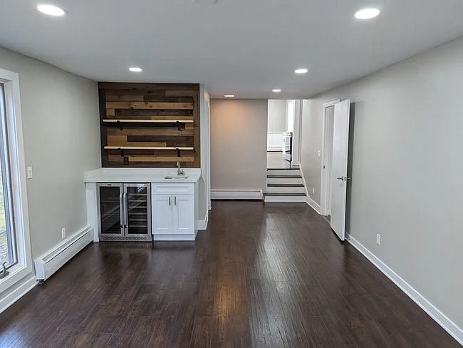 Building Photo - this contemporary & brightly remodeled 2,400 sqft home