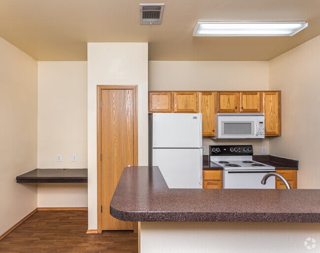 2BR, 1.5BA - 1043SF "Topaz" Kitchen & Built-In Desk