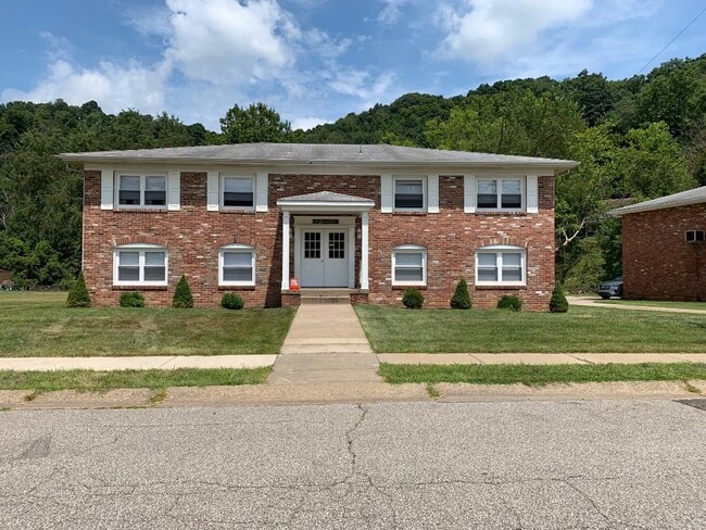 144 Lynwood Manor Unit 8