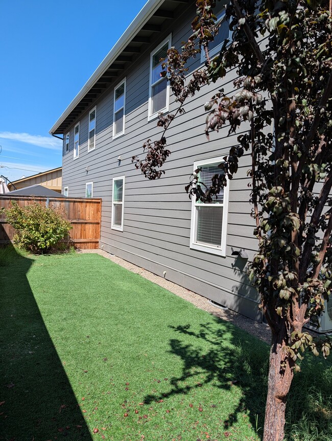 412 Azalea Ct