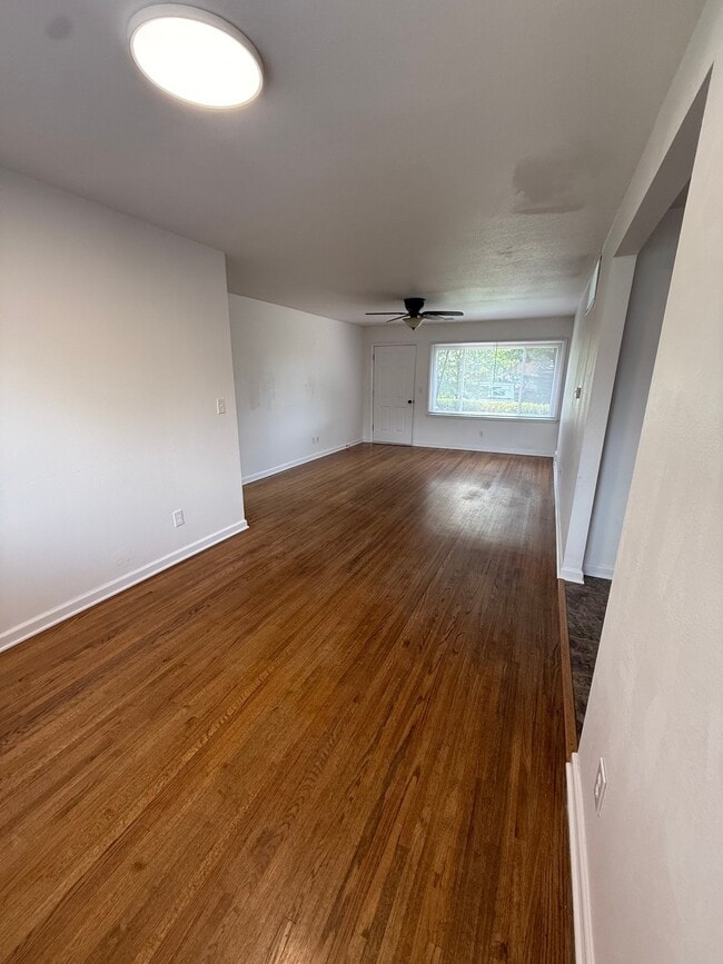 Photo - 612 E Walnut St