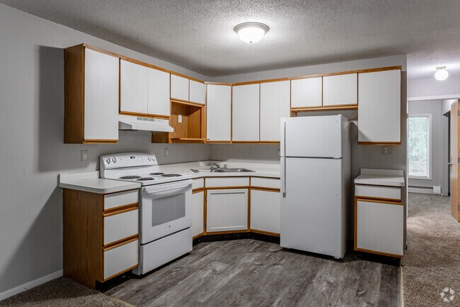3BR, 1BA - 800SF - Kitchen