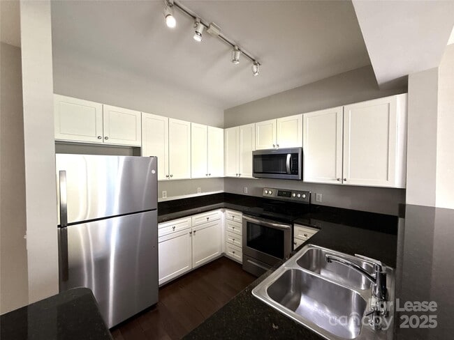 Photo - 1315 East Blvd Unidad 407