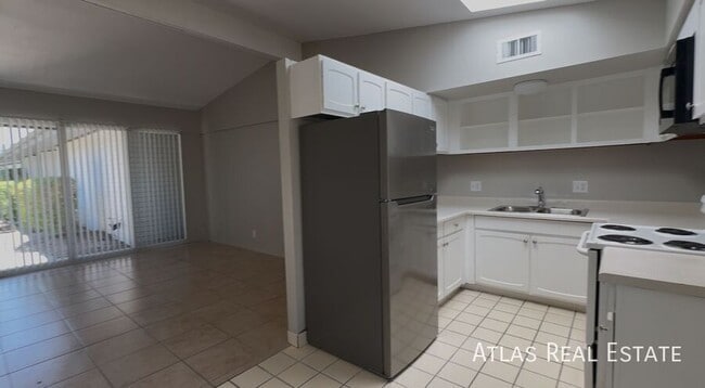 Building Photo - 2644 N 46th St Unit 2 Rental