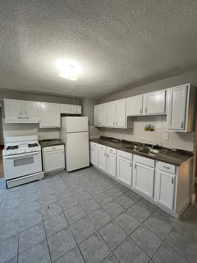Kitchen - 47 Algonquin Plz Unit 47