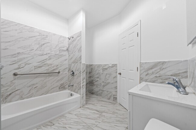Photo - 607 E 182nd St Apartamentos