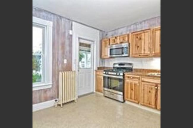 Photo - 25R Saunders St Unit 25R