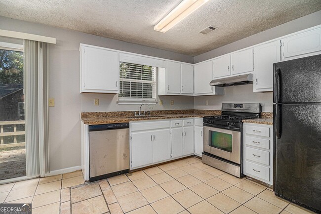 Photo - 5913 Summerglen Ln