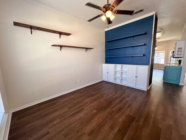 Photo - Gorgeous Craftsman home in well establishe...