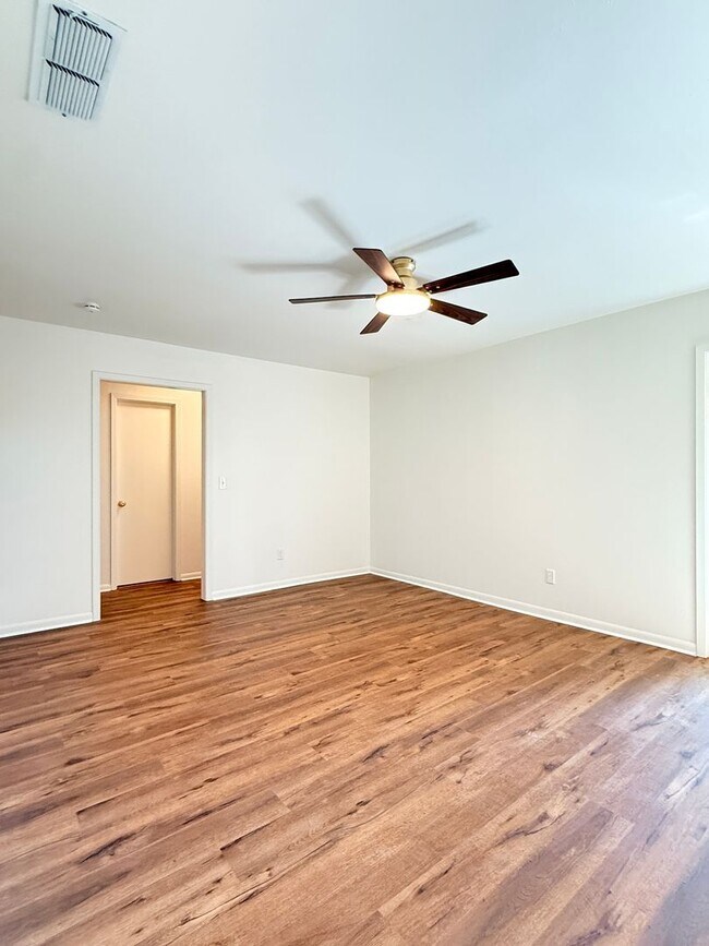 Photo - Beautiful 4 Bedroom 1.5 Bath - City View ISD