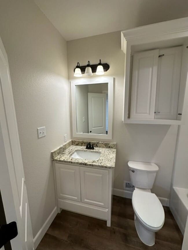 Photo - 7111 Tin Cup