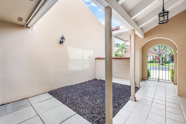 Photo - 816 Windermere Way