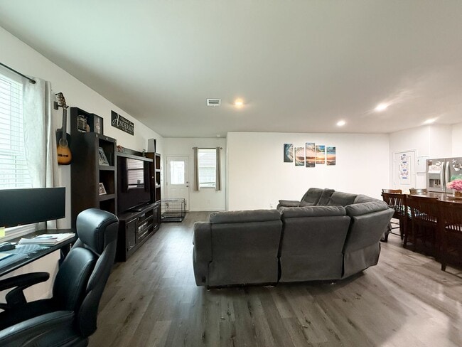 Photo - 4 Bed, 3.5 Bath Home in Bryan for March Move In!