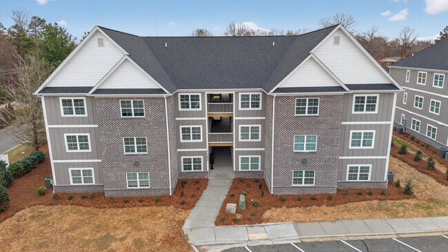 Building Photo - 7055 Hanesbrook Cir