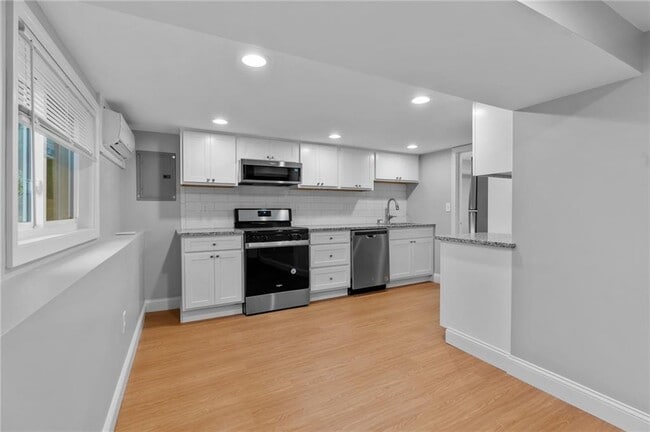 Photo - 376 Arnolds Neck Dr