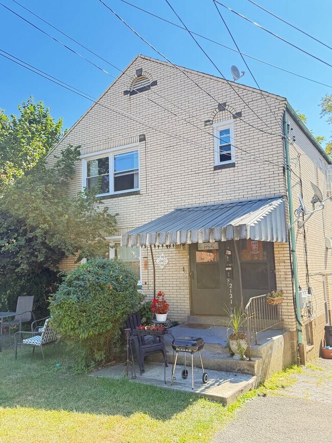 Building Photo - 2125 Pioneer Ave Unit Apt #2