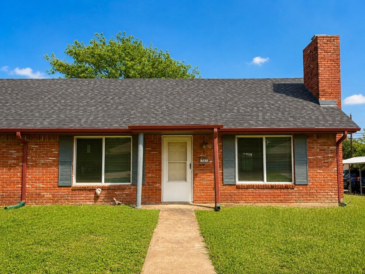 Photo - 707 Apache Dr