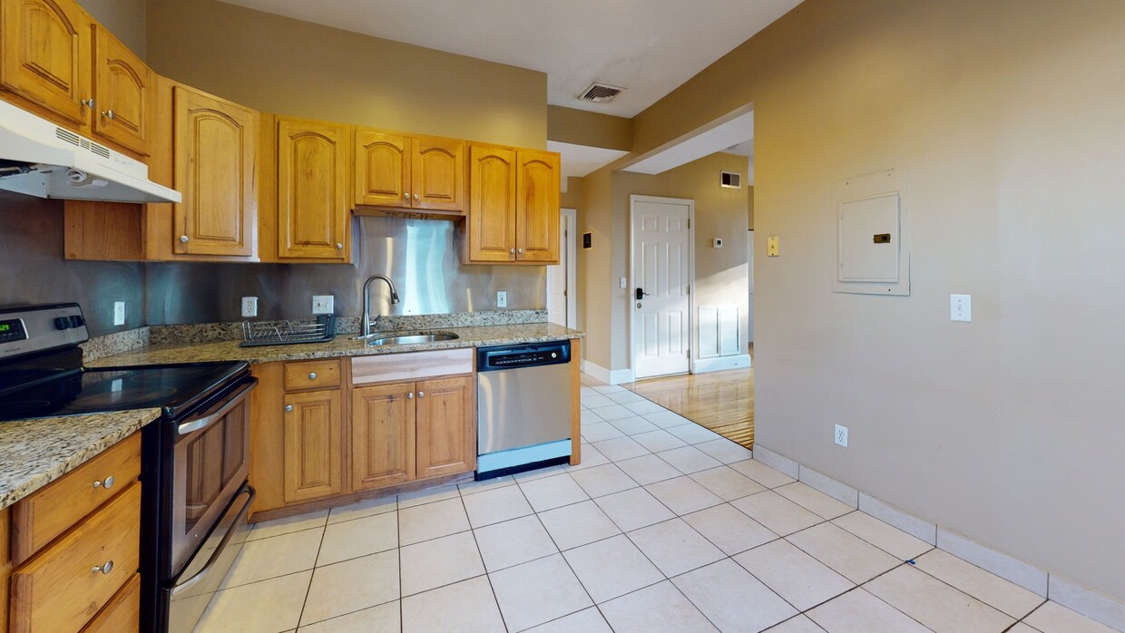 Photo - Private bedroom in 4 bed/1.5 bath Home