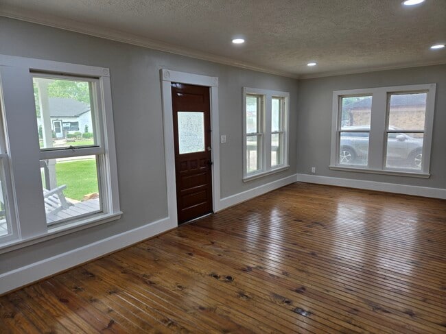 Photo - 1523 Avenue C