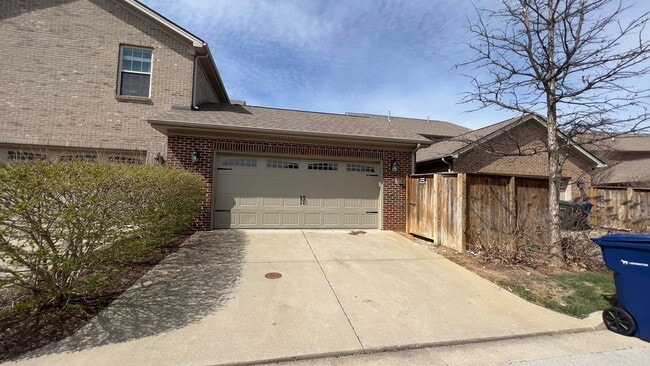 Building Photo - 4 bedroom 2.5 bathroom townhome located in Beaumont Park Townhome