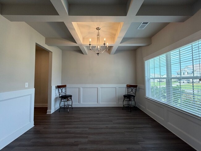 Photo - 61 N Village Cir