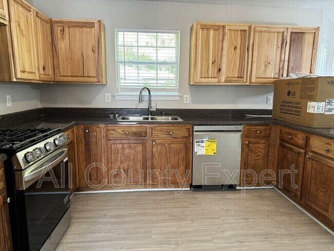 Photo - 4605 Skyward Pass