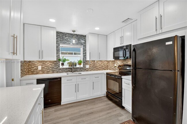 Photo - 554 NW 46th St