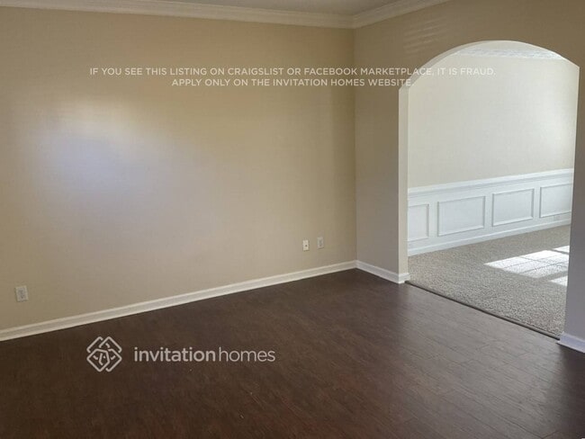 Photo - 2070 Dartmoth Way