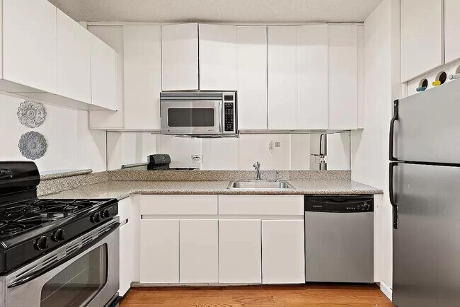 22 W 15th St Unit 8A