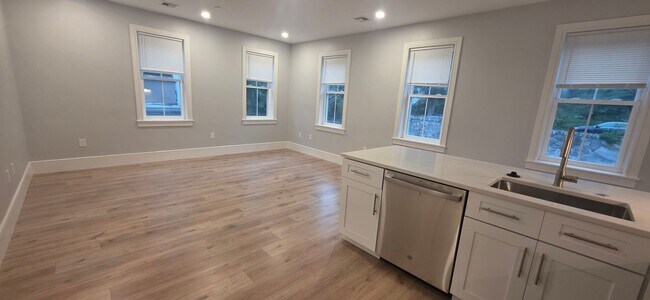 Photo - 124 Kenrick St