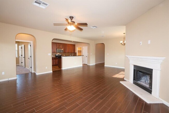 Photo - 1078 Sussex Way