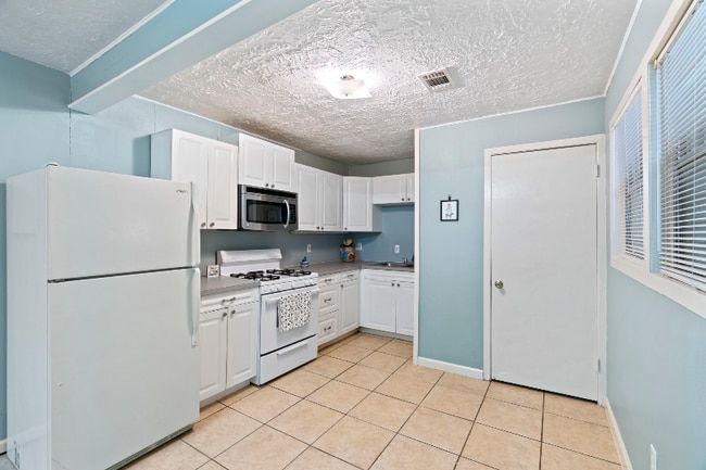 Photo - 305 Fresa Rd