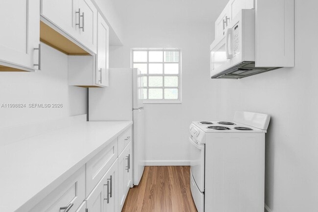 Building Photo - 635 8th St Unit 205