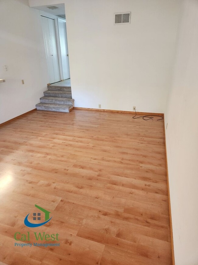 Photo - 01248 - % - Costa Mesa Terrace #G Unidad #G