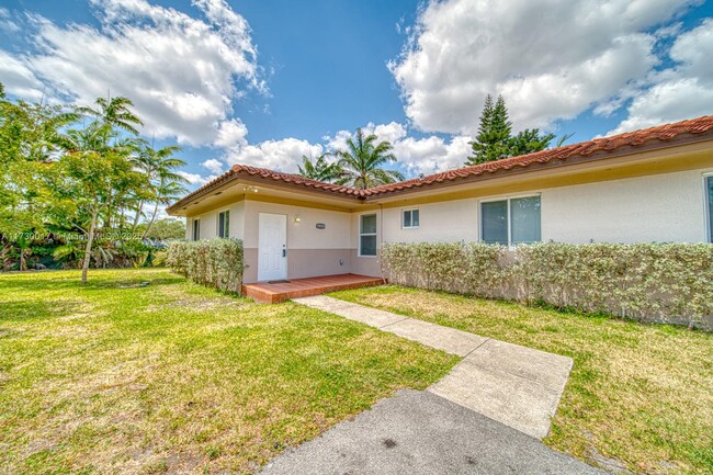 Photo - 14708 NE 7th Ave Apartment Unit 14708